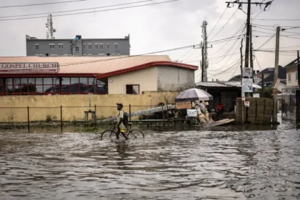 Igrejas na África se preparam para possíveis inundações causadas pelo El Niño, adverte ONG 12 igrejas africanas el nino prevencao
