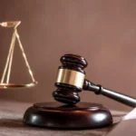 Tribunal de Justiça de MT anula doação de terrenos públicos para igreja em Sorriso 5 juiz martelo com justica advogados objeto documentos trabalhar tabela 28283 8931