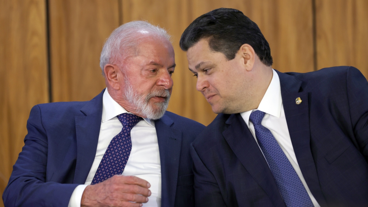 Lula e Alcolumbre se reencontram no Amapá após reaproximação e anúncio da Petrobras 2 lula com davi alcolumbre foto jose cruz agencia brasil 1