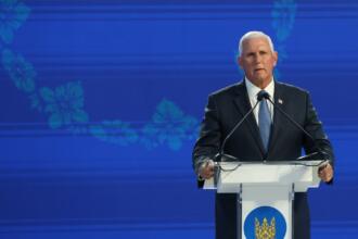 Líderes Mundiais e Cristãos se Reúnem em Kyiv para Orar pela Paz na Ucrânia 6 mike pence ukraine prayer breakfast