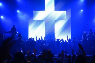 Líderes de Louvor Enfrentam Pressões e Desafios Emocionais 6 worship leaders buckle under pressure