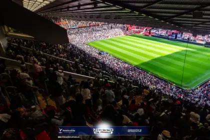 Milhares de cristãos se reúnem em Old Trafford para um poderoso momento de oração 6 1758109806 estadio