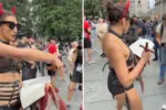 Ativista trans rasga Bíblia durante protesto em Nova York no 11 de Setembro 4 1789777080 ativista trans