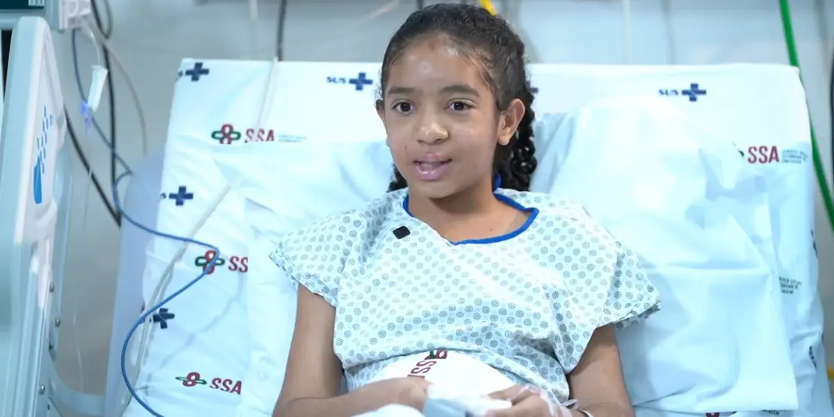 Menina sobrevive a ataque de abelhas e agradece a Deus por resgate heroico 1 275497760 safira agradecendo deus no hospital