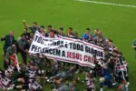 Santa Cruz homenageia Jesus após vitória com faixa: “Toda honra e toda glória pertencem a Ele” 6 349287451 santa cruz