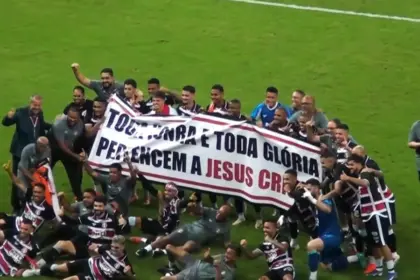 Santa Cruz homenageia Jesus após vitória com faixa: “Toda honra e toda glória pertencem a Ele” 3 349287451 santa cruz