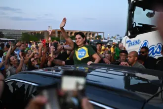 Michelle Bolsonaro se manifesta contra veto a imagens de Jair em campanha eleitoral 5 8023084579001 960x540.jpg