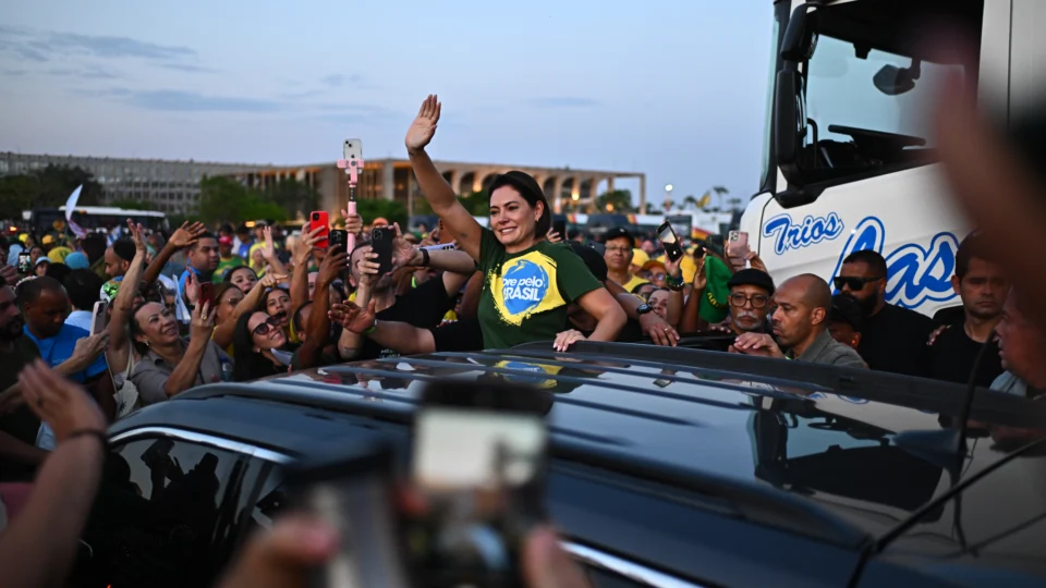 Michelle Bolsonaro se manifesta contra veto a imagens de Jair em campanha eleitoral 1 8023084579001