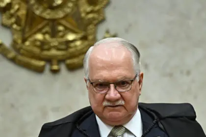 Fachin assume investigação sobre crimes de Moraes e Vorcaro 5 8023688013001w