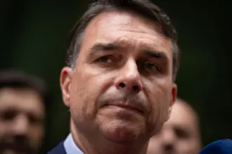 Flávio Bolsonaro critica foto de Gonet e Vorcaro: “rindo da cara do povo sofrido” 5 8023730578001w