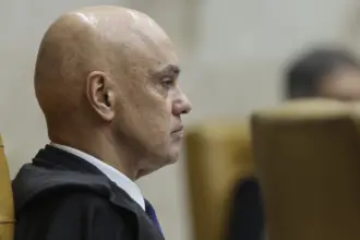 Ascensão de Flávio Bolsonaro gera inquietação entre Moraes e aliados no STF 5 Alexandre de Moraes 2