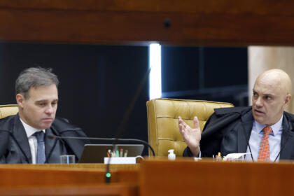 Moraes solicita investigação de Mendonça no STF após acusações de abuso de autoridade 2 Andre Mendonca e Alexandre de Moraes 2 1