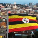 Pai agredido pelos filhos em Uganda após conversão ao cristianismo 3 Bandeira de Uganda tendo ao fundo a cidade de Kampala Foto Montagem FolhaGospelCanva Pro