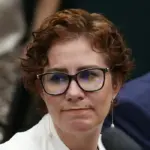 Carla Zambelli solicita ao STF autorização para retornar ao Brasil e votar nas eleições 3 Carla Zambelli