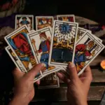 Aliança Evangélica alerta cristãos sobre riscos de práticas como tarô e astrologia 4 Cartas de taro Foto Canva Pro
