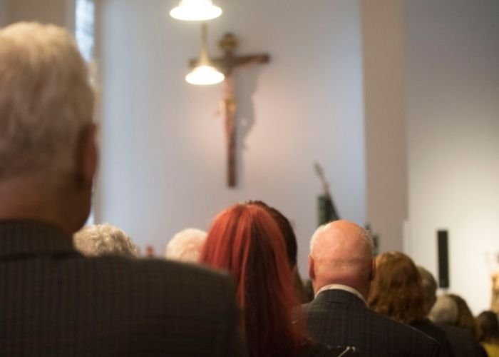 Frequência em cultos protestantes nos EUA aumenta, mas conversões caem 1 Culto em igreja nos EUA
