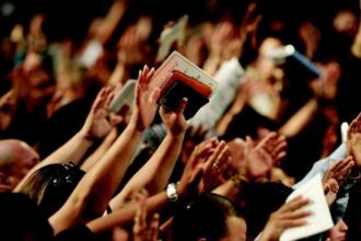Evangélicos representam 26,9% da população brasileira, aponta IBGE 5 Culto evangelico Imagem Canva Pro