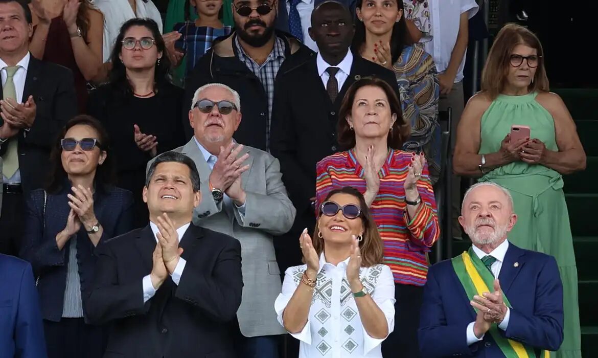 Lula e líderes dos Três Poderes marcam presença no desfile de 7 de Setembro em Brasília 1 Desfile Brasilia