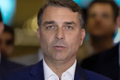 Flávio Bolsonaro exige informações sobre investigações envolvendo Lula e INSS 1 Flavio Bolsonarto