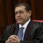 TSE determina retirada de vídeo que liga Flávio Bolsonaro ao escândalo do Banco Master 3 Nunes Marques scaled.jpg