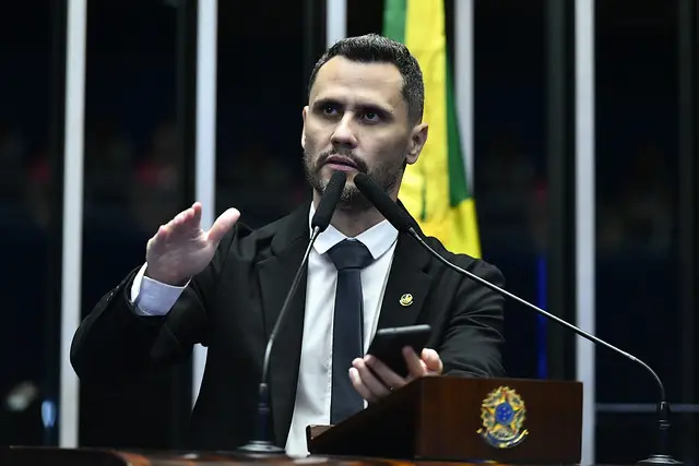 Cleitinho Azevedo lidera intenções de voto para governo de Minas Gerais, aponta pesquisa 1 Senador Cleitinho.jpg