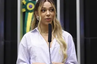 TRE-SP determina remoção de vídeo de humorista que critica Erika Hilton 6 Universidade Erika Hilton.jpeg