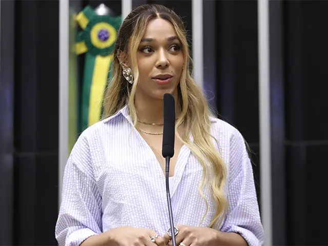 TRE-SP determina remoção de vídeo de humorista que critica Erika Hilton 1 Universidade Erika Hilton.jpeg