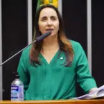 Deputada cobra esclarecimentos sobre atuação da PF em casos do Banco Master e INSS 3 adriana ventura.jpg