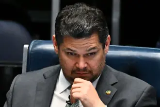 Davi Alcolumbre se defende de acusações após divulgação de mensagens com banqueiro 8 alcolumbre 5 1