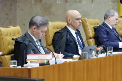 Mensagens entre Moraes e Vorcaro podem ser irrecuperáveis, aponta PF 10 alexandre de moraes com andre mendonca foto rosinei coutinho stf