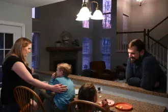 Críticas à Proposta da Casa Branca para Apoiar Pais que Ficam em Casa 6 backlash white house stay at home parents