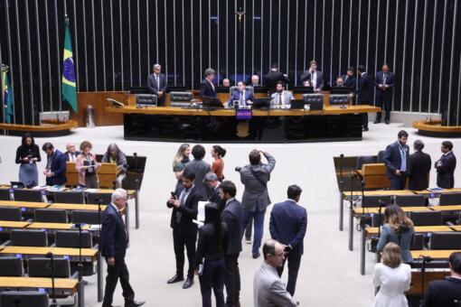 Câmara dos Deputados aprova medida que elimina a taxa de importação sobre blusinhas 7 camara taxa das blusinhas