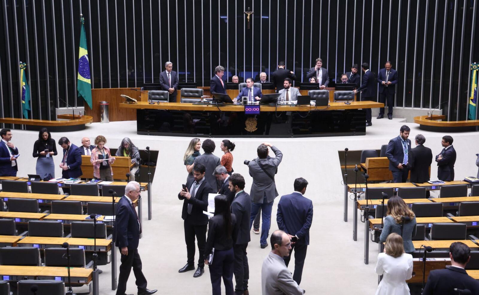 Câmara dos Deputados aprova medida que elimina a taxa de importação sobre blusinhas 1 camara taxa das blusinhas scaled