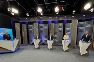 Debate no RS aborda segurança, educação e enchentes antes das eleições 6 debaters.jpg