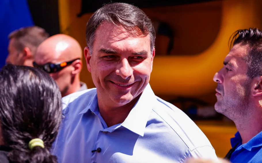 Flávio Bolsonaro registra 23 pontos de vantagem sobre Lula em pesquisa da Polymarket 1 flavio 1