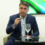 Flávio Bolsonaro critica Lula e promete proibição de cassinos online 3 flavio 3 910x568.jpg