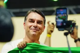 Flávio Bolsonaro acusa CNBB de ajudar a espalhar fake news sobre Nossa Senhora 6 flavio bolsonaro facebook.jpg