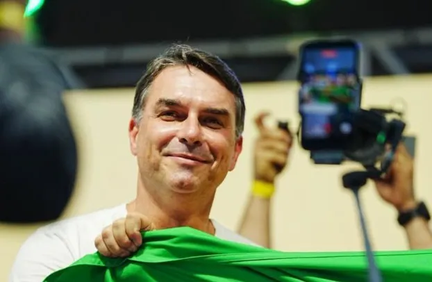 Flávio Bolsonaro acusa CNBB de ajudar a espalhar fake news sobre Nossa Senhora 1 flavio bolsonaro facebook.jpg