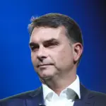 Flávio Bolsonaro lidera intenções de voto em SP contra Lula no 2º turno 3 flavio.jpg