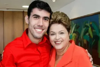Pesquisa revela que 'Dilma Bolada' originou fake news sobre Flávio Bolsonaro 5 jeferson monteiro e dilma 910x566.jpg
