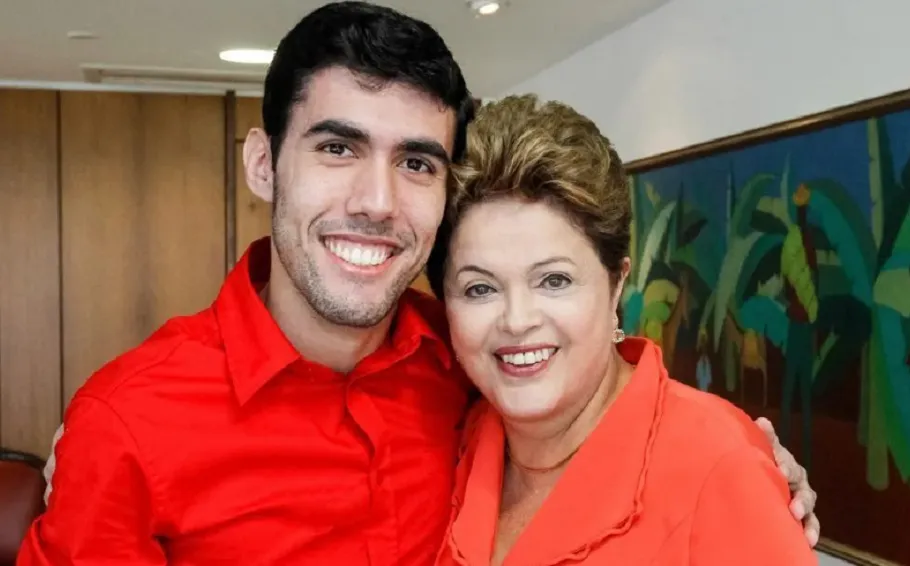 Pesquisa revela que 'Dilma Bolada' originou fake news sobre Flávio Bolsonaro 1 jeferson monteiro e dilma