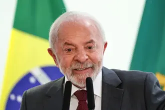 Lula reajusta Bolsa Família a 17 dias da eleição, apesar de críticas anteriores 6 lula 3 910x568.jpg