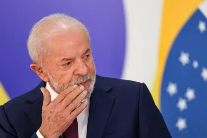 Escândalo do Banco Master pode prejudicar Lula nas eleições, alerta colunista do WSJ 6 lula ab