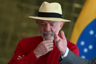 Lula se reúne com empresários em São Paulo antes do primeiro turno das eleições 8 lula agro ajoelhar