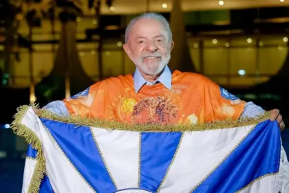 Ação contra Lula pode resultar em punições após desfile de carnaval da Acadêmicos de Niterói 10 lula carnaval