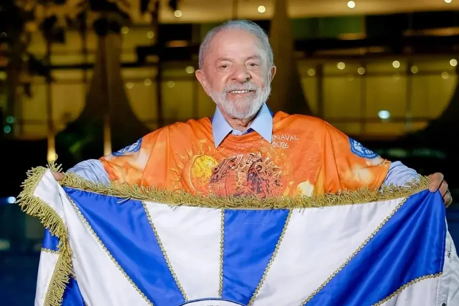 Ação contra Lula pode resultar em punições após desfile de carnaval da Acadêmicos de Niterói 1 lula carnaval