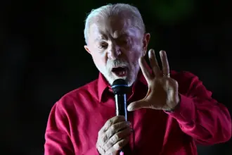 PT lança material que relaciona ações de Lula à Bíblia para conquistar evangélicos 4 lula foto andre borges efe 26