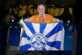 Justiça Eleitoral aceita ação contra Lula por desfile de Carnaval em 2026 7 lula no carnaval 910x568.jpg
