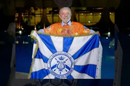 Justiça Eleitoral aceita ação contra Lula por desfile de Carnaval em 2026 3 lula no carnaval 910x568.jpg