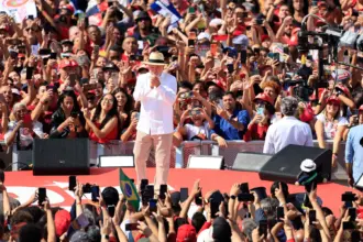 Lula defende manutenção de Bolsonaro na prisão durante comício em Florianópolis 7 lula vencer eleicoes manter bolsonaro cadeia